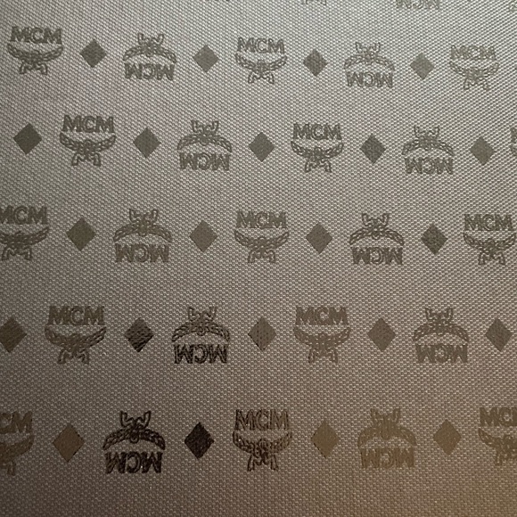 Authentic MCM sneakers. Only had on a few hours. Like new! Size 39 - Picture 11 of 13